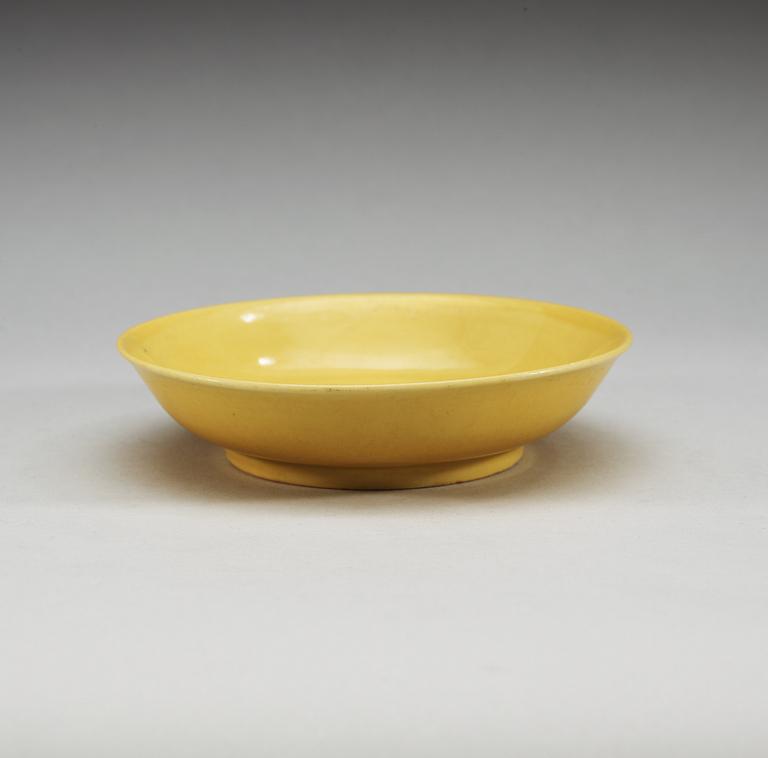 FAT, porslin. Ming dynastin med Zhengdes sex karaktärers märke och period (1506-21).