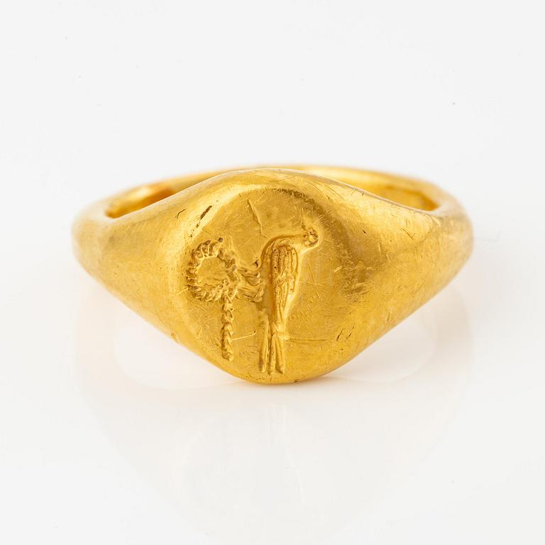 A possibly Egyptian gold signet ring from the Greco-Roman era.