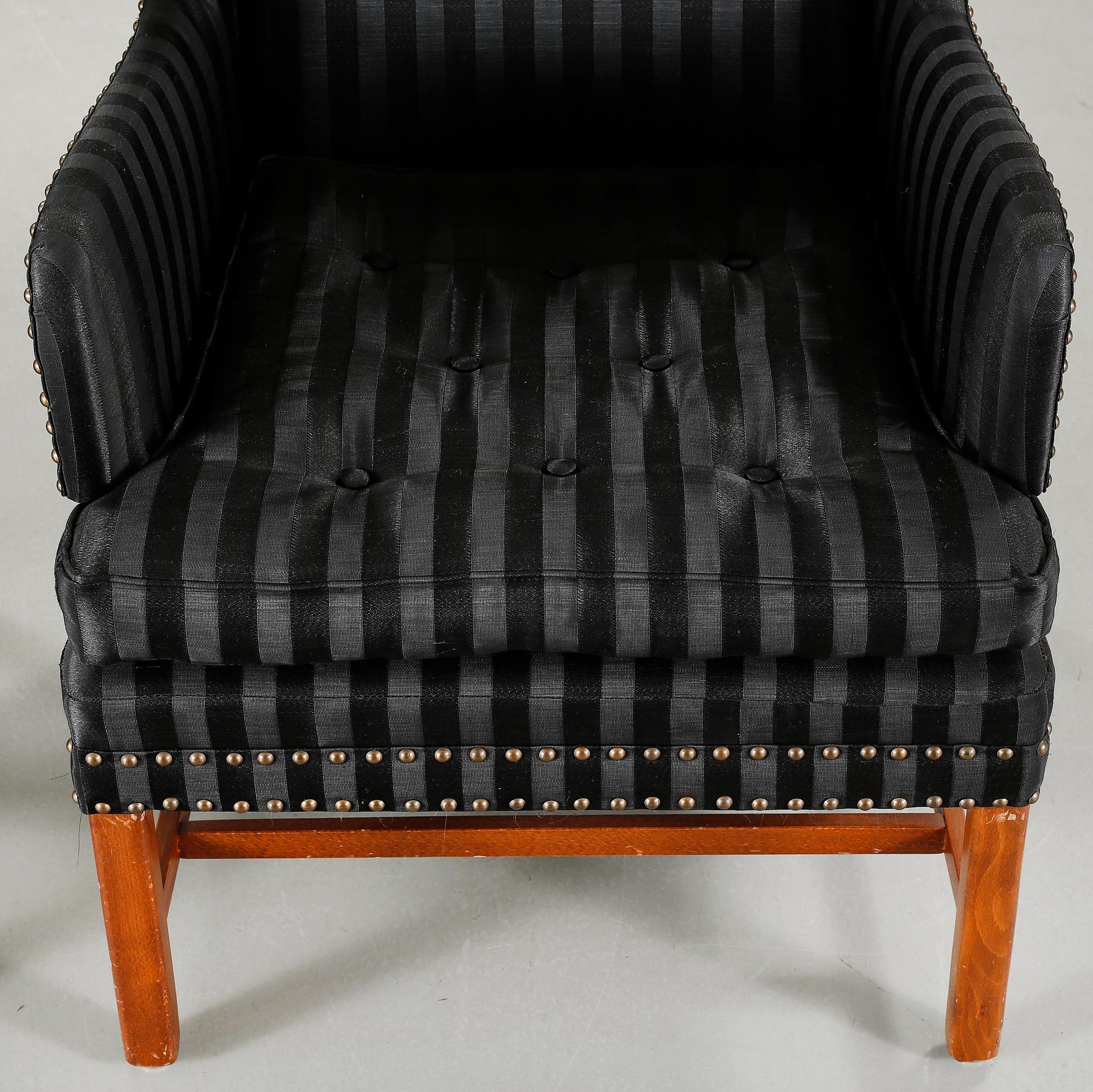 A pair of lounge chairs, late 20th / early 21st century.