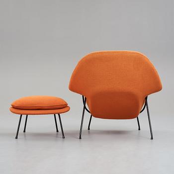 Eero Saarinen, "Womb chair", fåtölj med fotpall, sannolikt licenstillverkad för Nordiska Kompaniet 1960-tal.