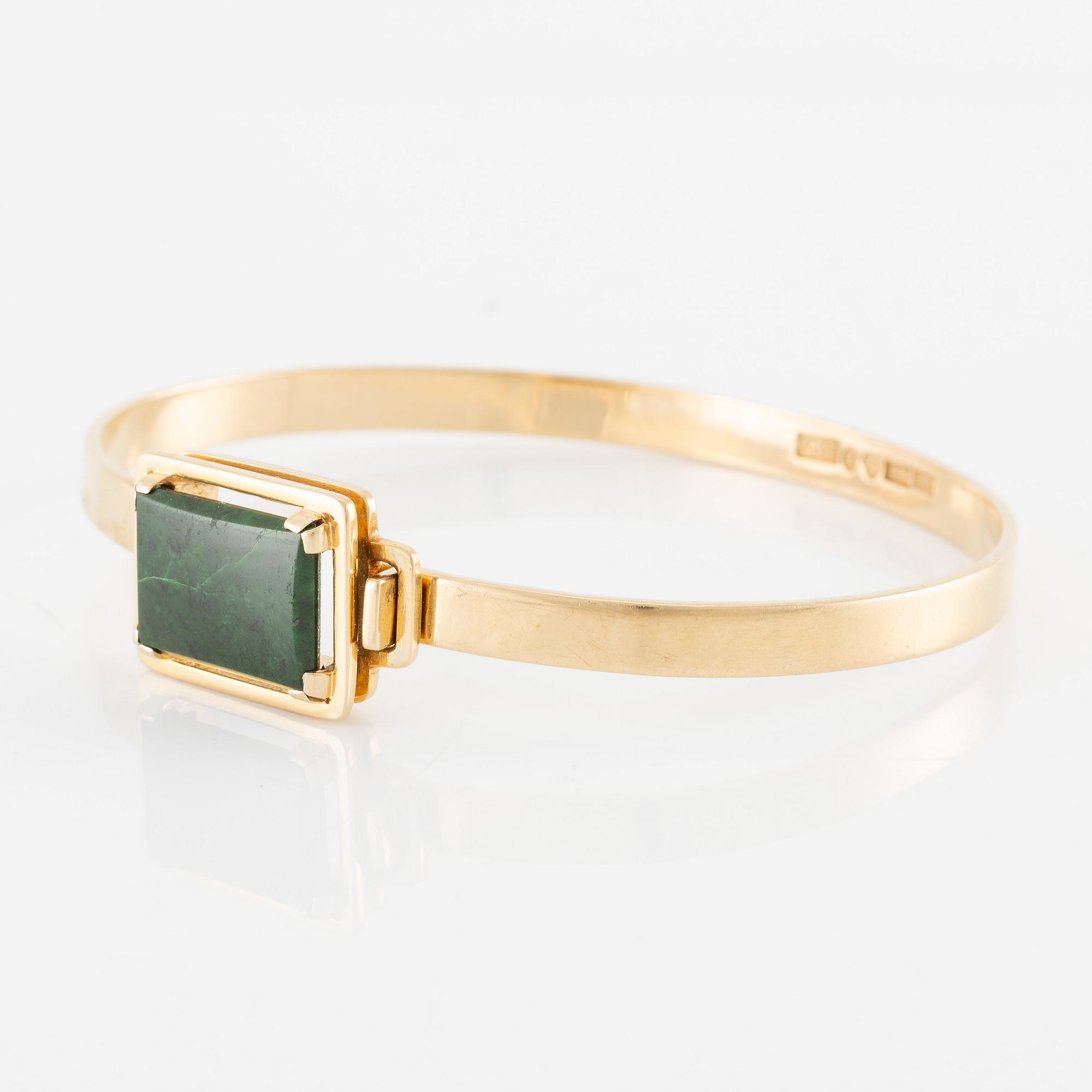 Bracelet 18K gold with green stone.