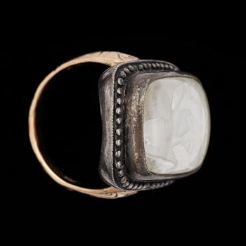 RING, bla guld 14K, bergkristall. Museikopia från The Metropolitan Museum of Art, New York sent 1900-tal.