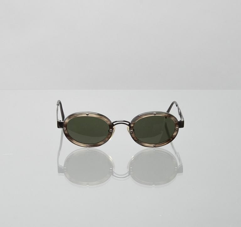 SOLGLASÖGON, Moschino.