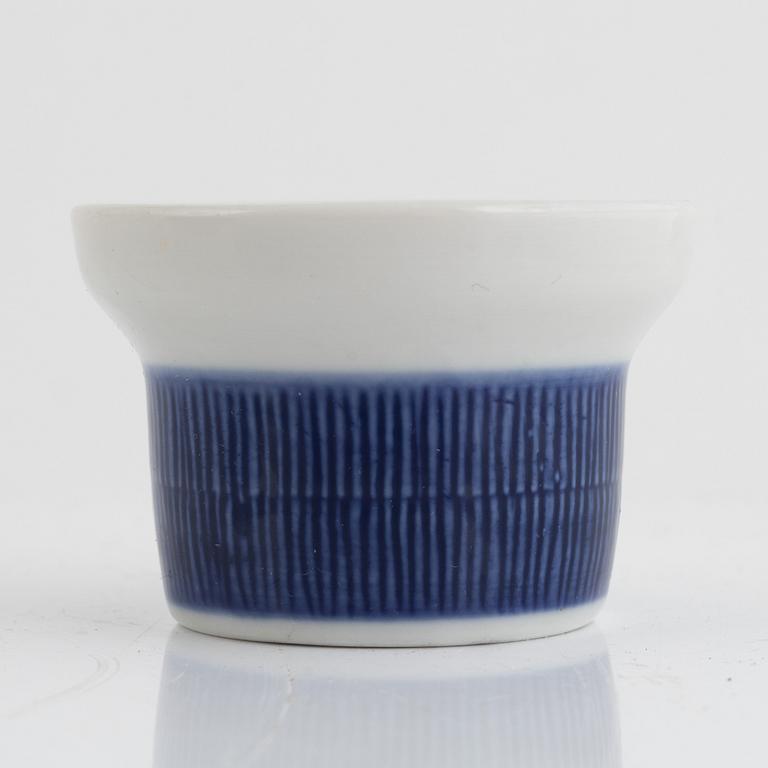 Hertha Bengtson, a 31-piece "Koka blå" dinner service, Rörstrand, Sweden.