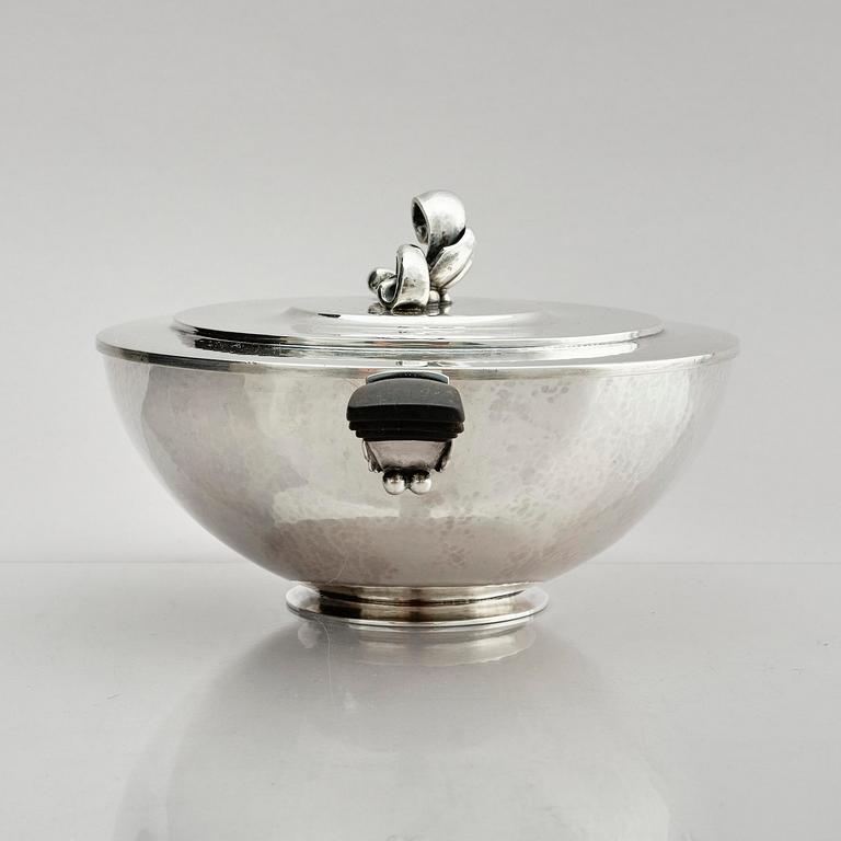 Georg Jensen, a sterling silver tureen with lid, model no 547A, design by Harald Nielsen, Copenhagen 1925-1932.