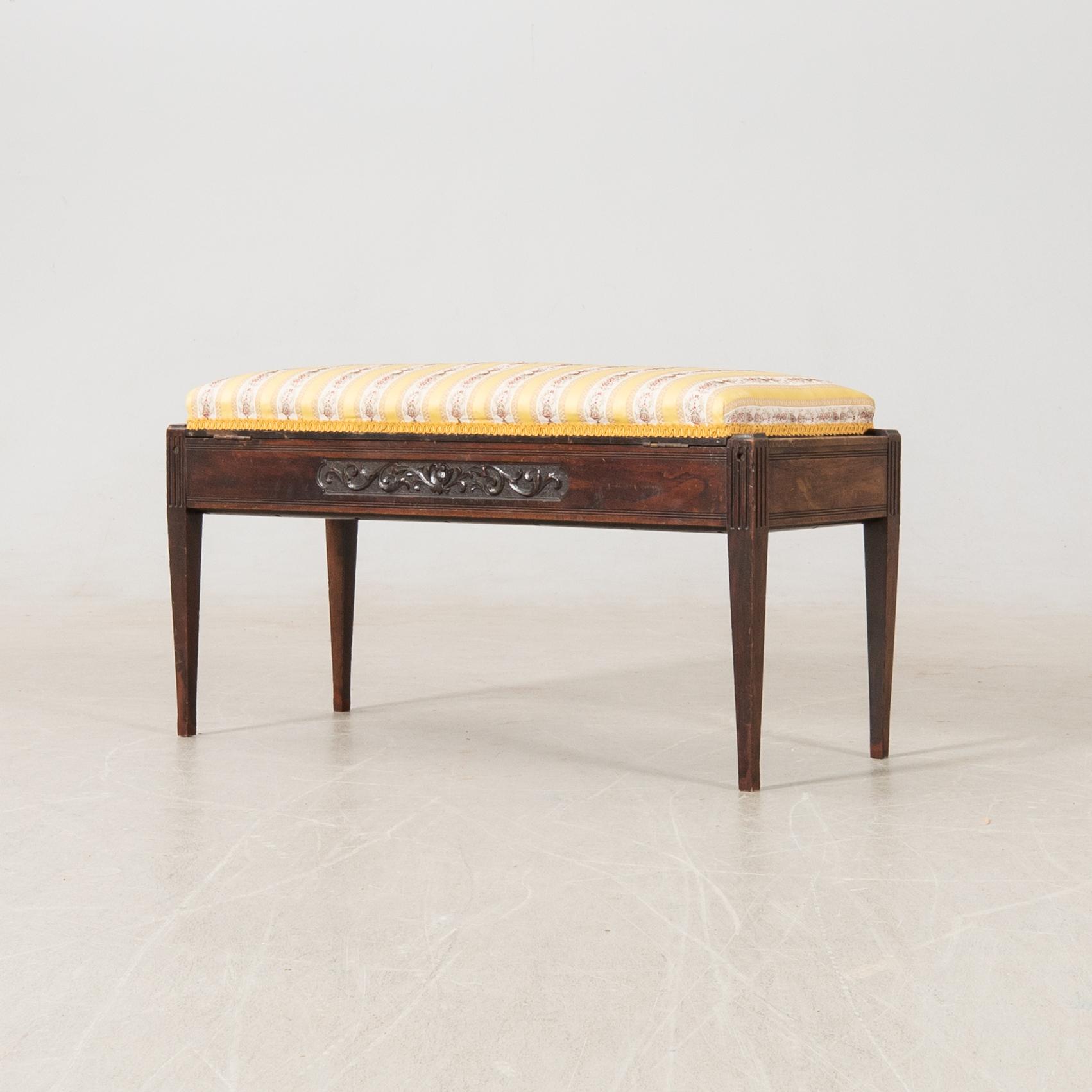 Bänk/Pianopall 1900-talets första hälft.