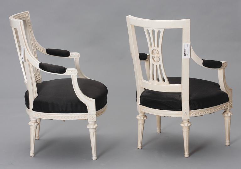 KARMSTOLAR, ett par snarlika, gustaviansk provins, västsverige 1800-talets första hälft.