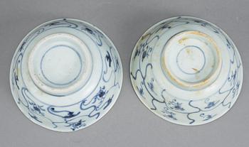 SKÅLAR, ett par, porslin, sannolikt Kina, Ming, 1500-tal.