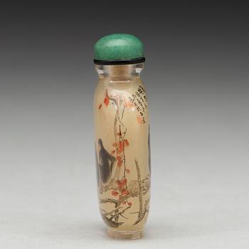 A chinese snuff bottle, 20th Century.