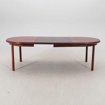 A 1970/80s mahogany dining table.