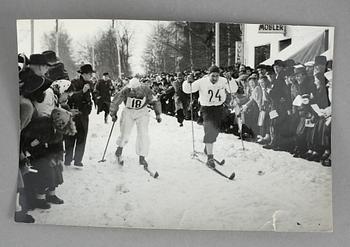 FOTOGRAFIER, 112 st, 1940-tal. Från press, 1900--talets mitt.