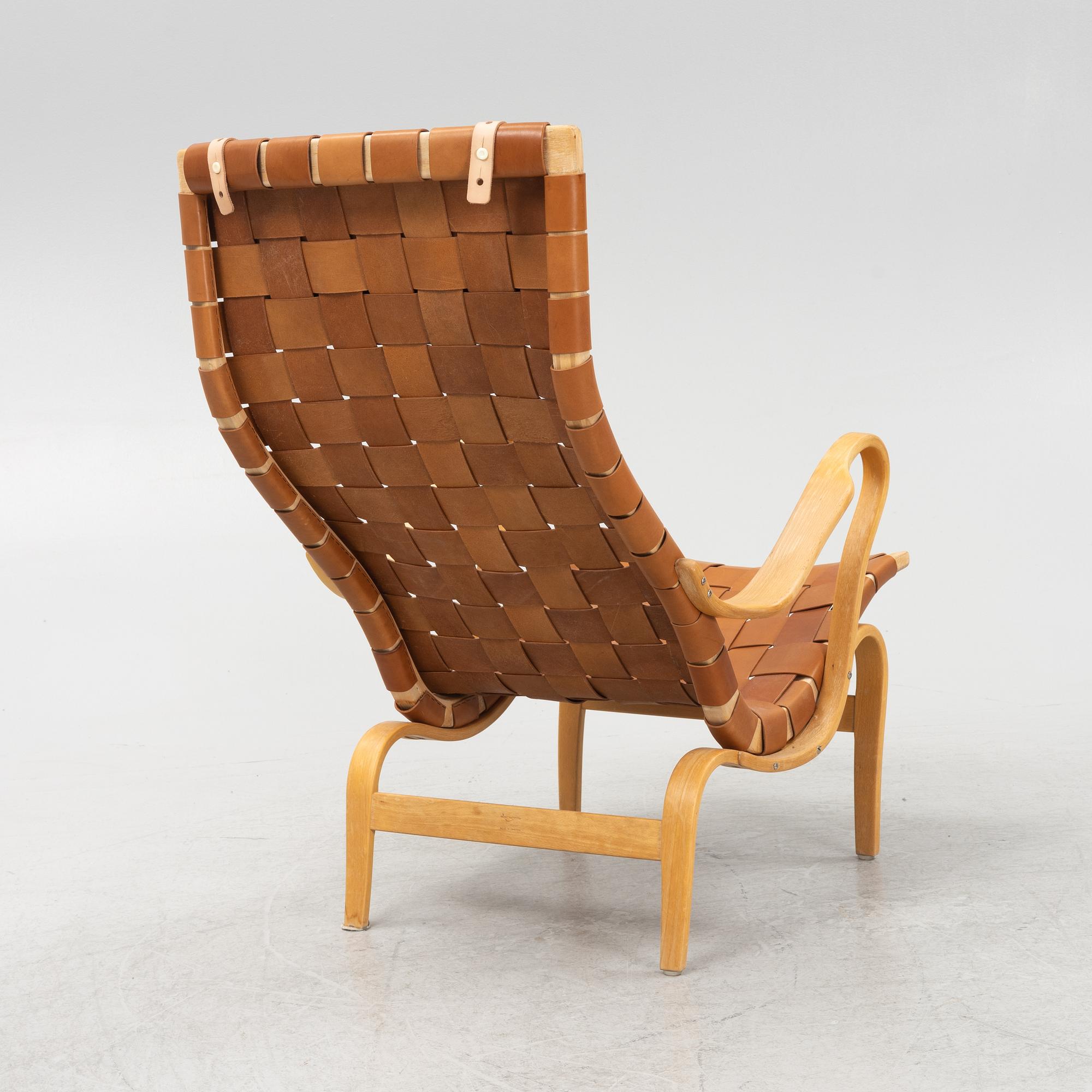Bruno Mathsson, fåtölj, "Pernilla", Firma Karl Mathsson, Värnamo, 1974.