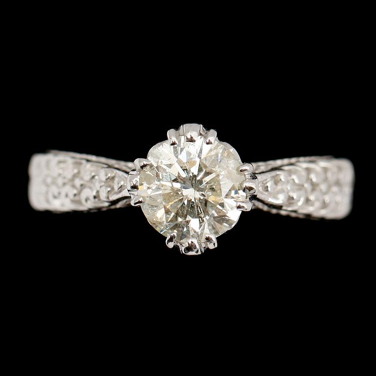 RING, 14 k vitguld med solitär briljant 1.30 ct.
