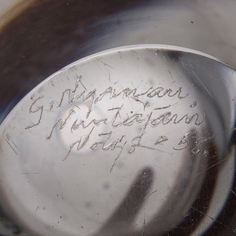 GUNNEL NYMAN, maljakko, "Helminauha", signerad  G. Nyman, Nuutajärvi Notsjö -58.