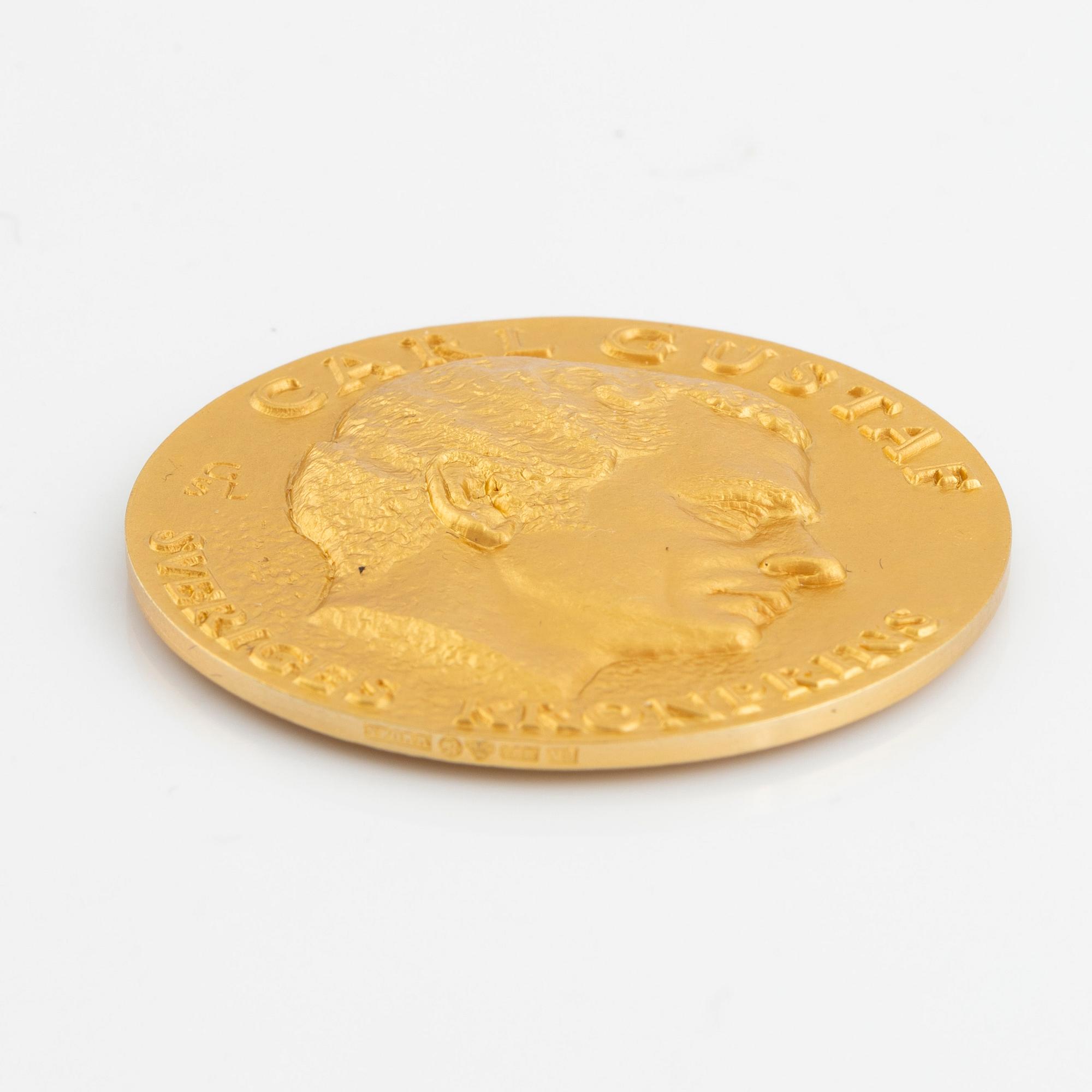 A Swedish 18K gold medal, over H.K.H. King Carl XVI Gustaf as crown prince.