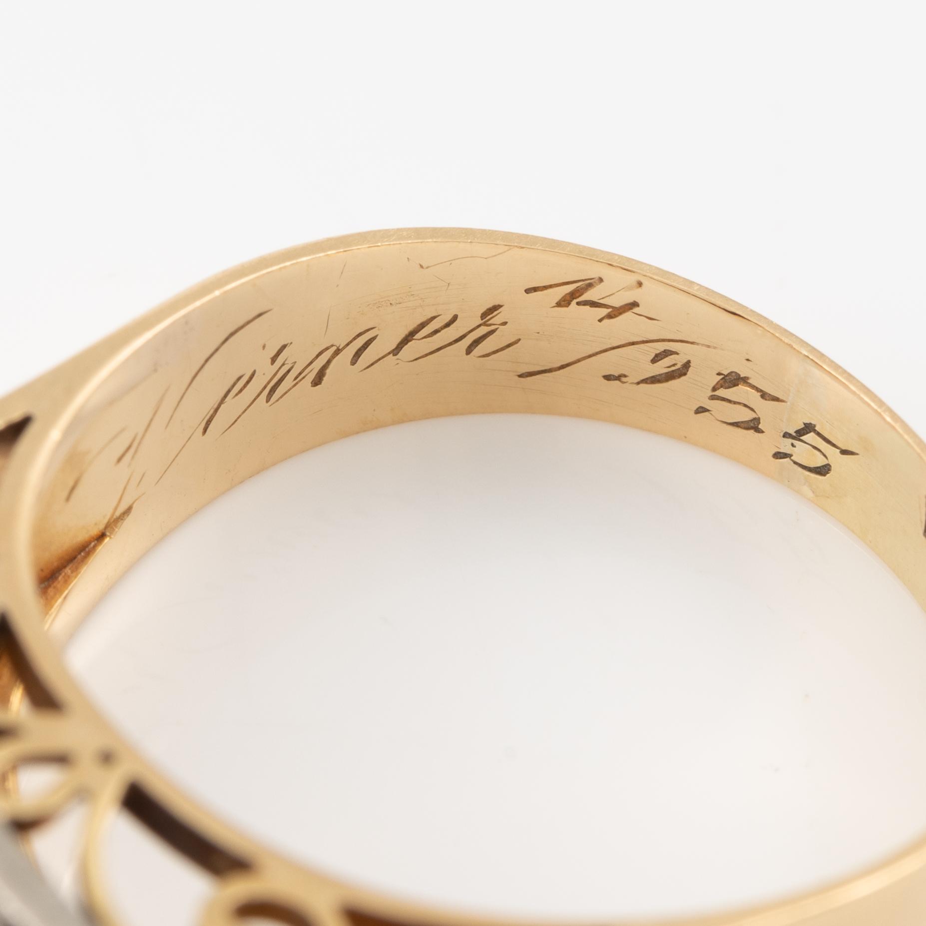 Ring 18K gold with cabochon-cut sapphire and white stones.