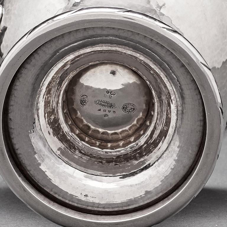 Georg Jensen, a 4 pieces coffee and tea service, Copenhagen 1915-19, 830/1000 silver. Design nr 88.