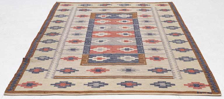 Anna-Greta Sjöqvist, A flat-weave capet, signed AGS, c. 255 x 160 cm.