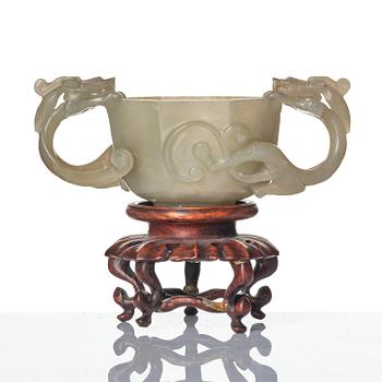 A carved nephrite cup with 'chilong' handles, late Qing dynasty/early 20th century.