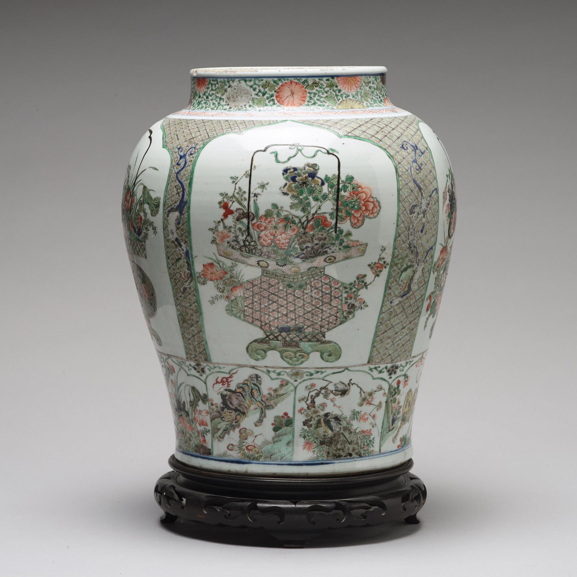Prakturna, porslin. Qingdynastin, Kangxi (1662-1722).