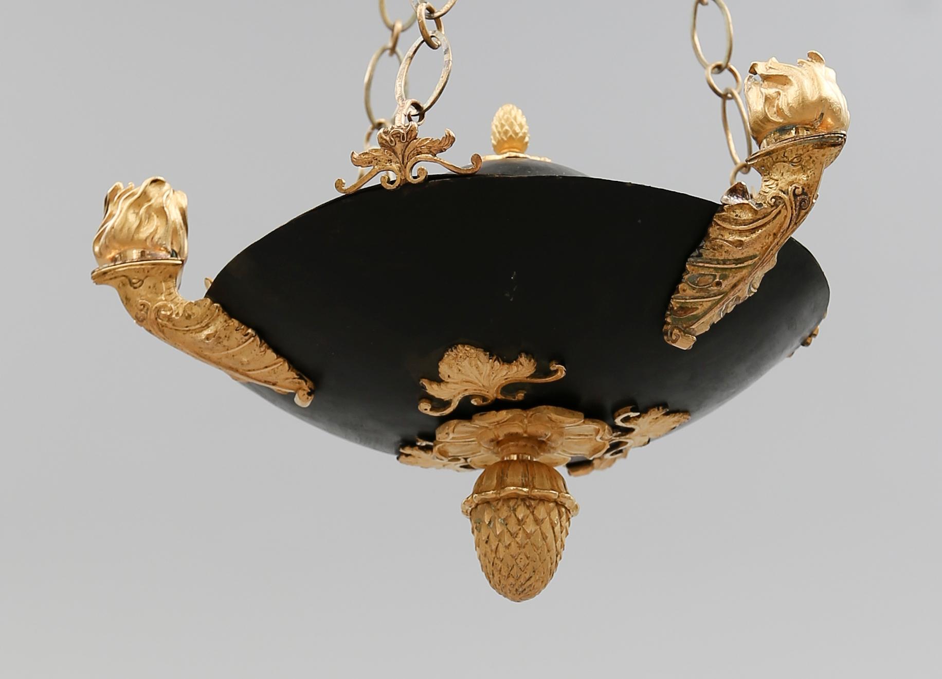 TAKAMPEL, empire, 1800-tal. Höjd ca 50 cm.