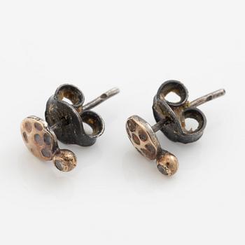 Earrings, a pair, silver gold and small diamonds, "Comet Uno Brill Earsticker", by Birdie.