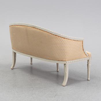 Salongsmöbel, två fåtöljer samt soffa, gustaviansk stil, 1900-talets början.