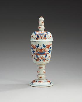 A large imari goblet with cover, Qing dynasty, Kangxi (1662-1722).