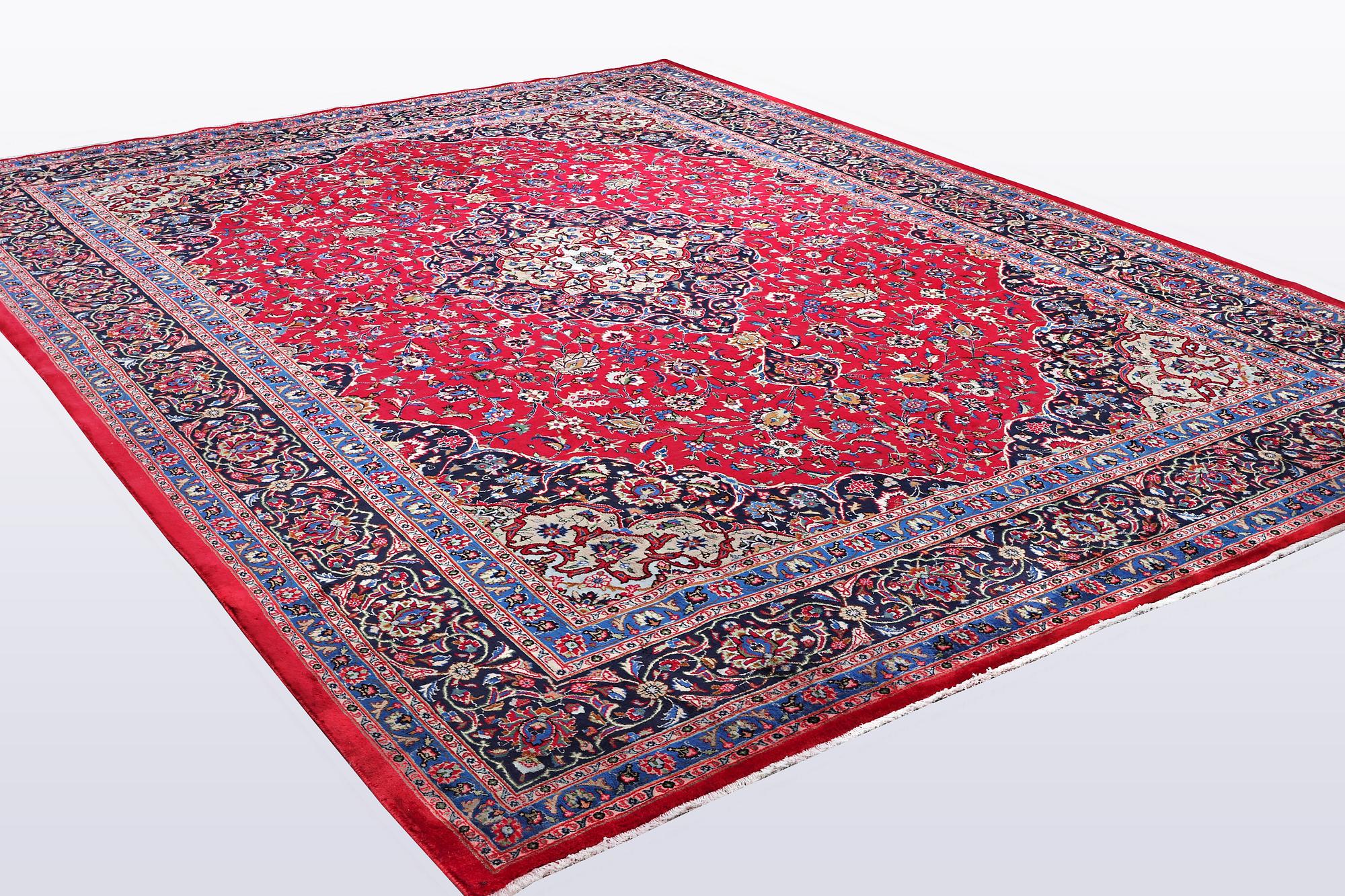 A carpet, Kashan, ca 395 x 295 cm.