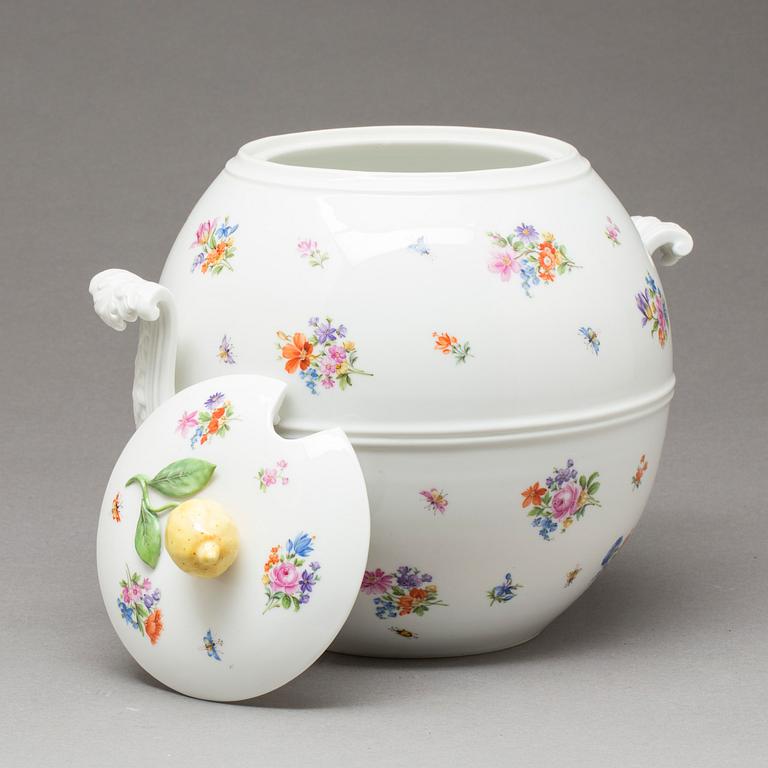 PUNSCHSKÅL med LOCK, porslin, Meissen, 1800/1900-tal.