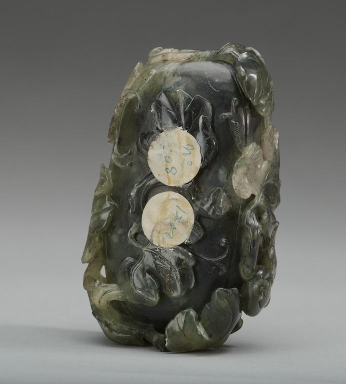 A nephrite brush washer, Qing dynasty.