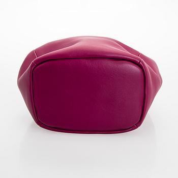 Bottega Veneta, a "Beak" bag.