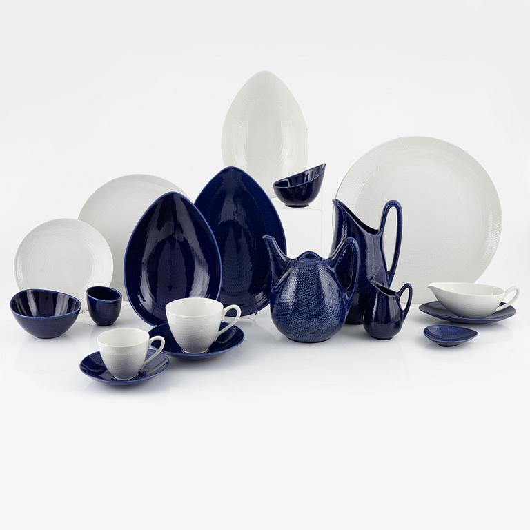 Hertha Bengtson, mat- och kaffeservis, 67 delar, "Blå eld", Rörstrand.