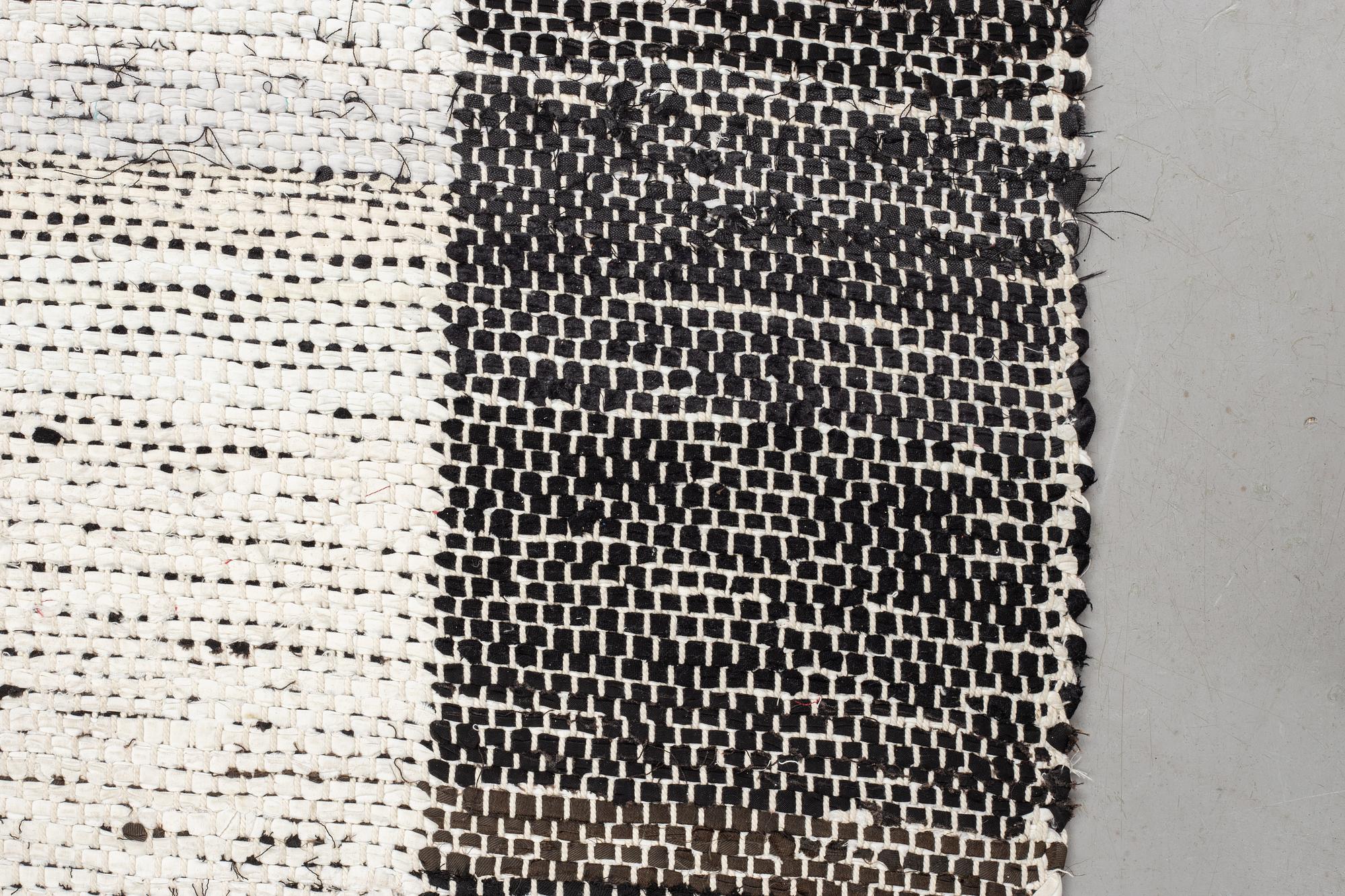 Björn Lundberg, gallerimatta, "Natt och Dag/Dag och Natt", trasmatta, ca 388,5-398 x 128-129 cm.