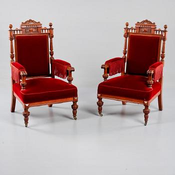 KARMSTOLAR, ett par, nyrenässans, sent 1800-tal.