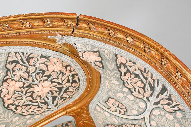 FÅTÖLJER, ett par Louis XVI-stil, 1900-tal.