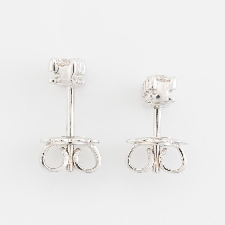 Brilliant cut diamond earrings, total ca 0,52 ct.