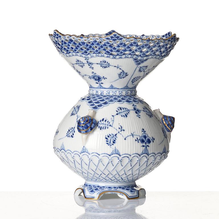 A Royal Copenhagen 'Musselmalet' / 'blue fluted full lace' vase, Denmark, 1893-1900.