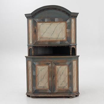 Corner cabinet, circa 1800.