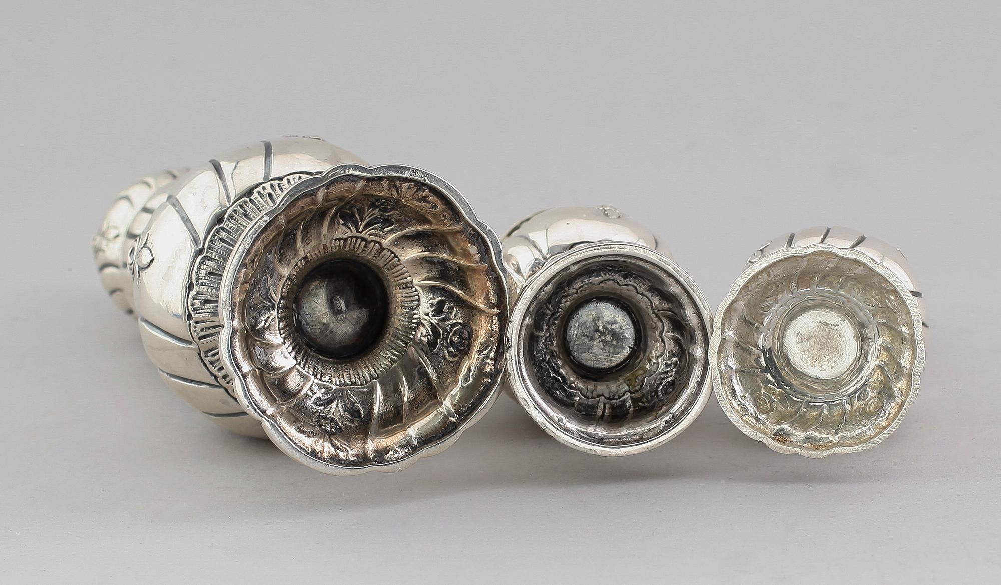 STRÖARE, 3 st snarlika, silver, svenska importstämplar samt en Mema, 1978. Vikt ca 481 gram.