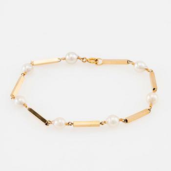 Bracelet 18K gold with cultured pearls.
