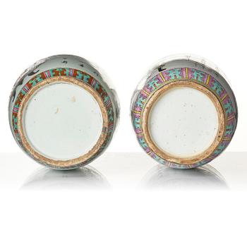 A matched set of two large Chinese 'antiques' vases, 20th century.