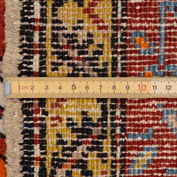 Gallerimatta, Anatol, antik, ca 425 x 90 cm.