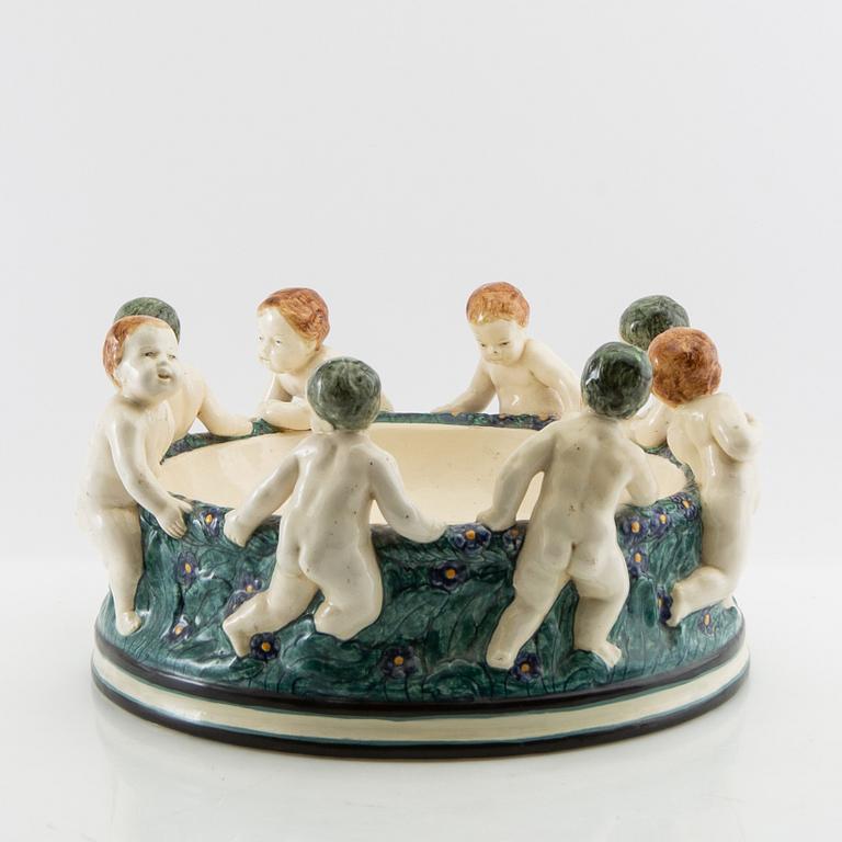 Wilhelm Süss jardinière for Karlsruhe State Majolica Manufactory AG, first half of the 20th century.