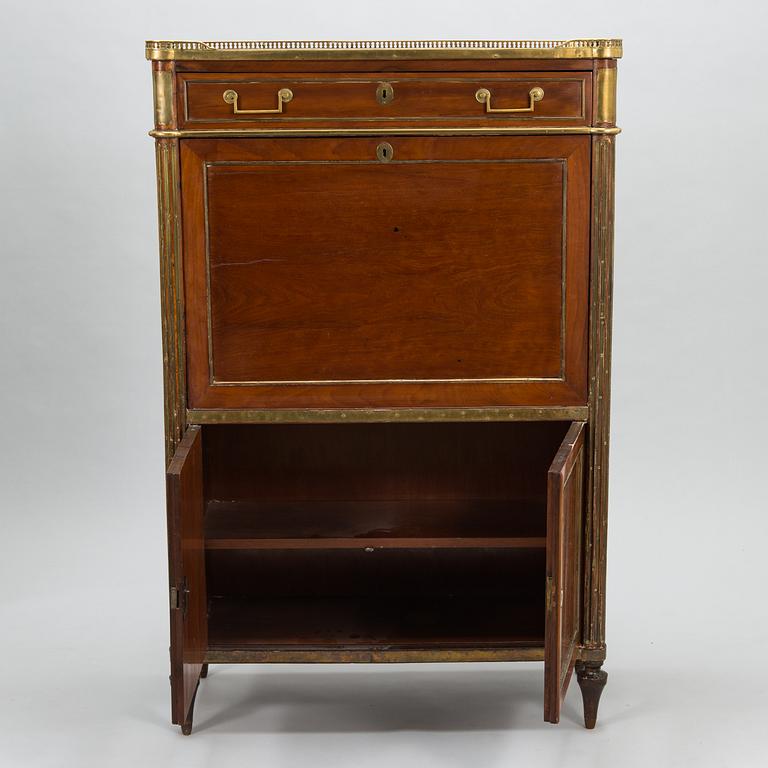 A Directory style mahogany bureau (France 1795-1799).