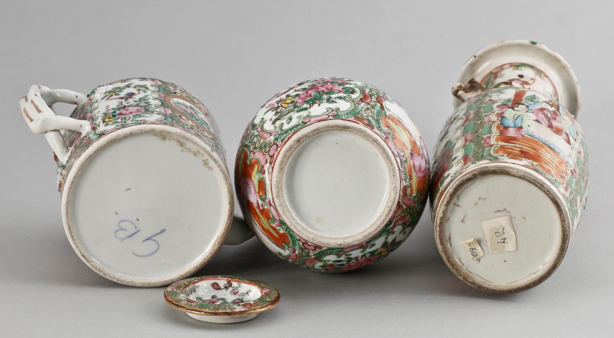 VASER 2 st SAMT TEKANNA, porslin, Kanton, Kina 1800-tal.