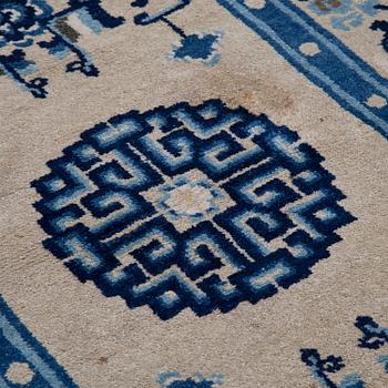 A semi-antique Baotou matto, around 138 x 69 cm ( ca 1,5 cm flat weave at the ends).