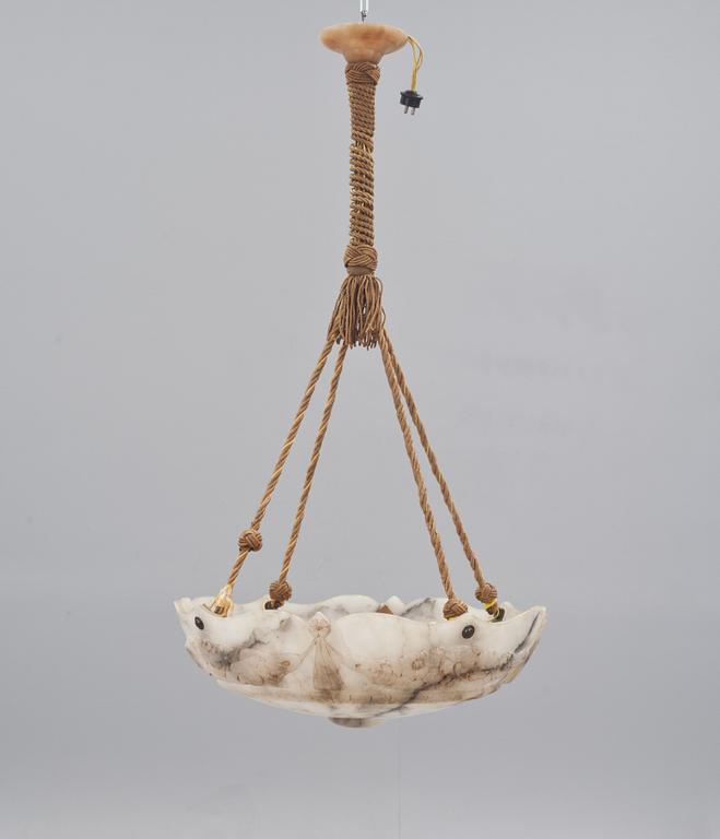 TAKLAMPA, alabaster, 1900-talets första hälft. Diam 49 cm.