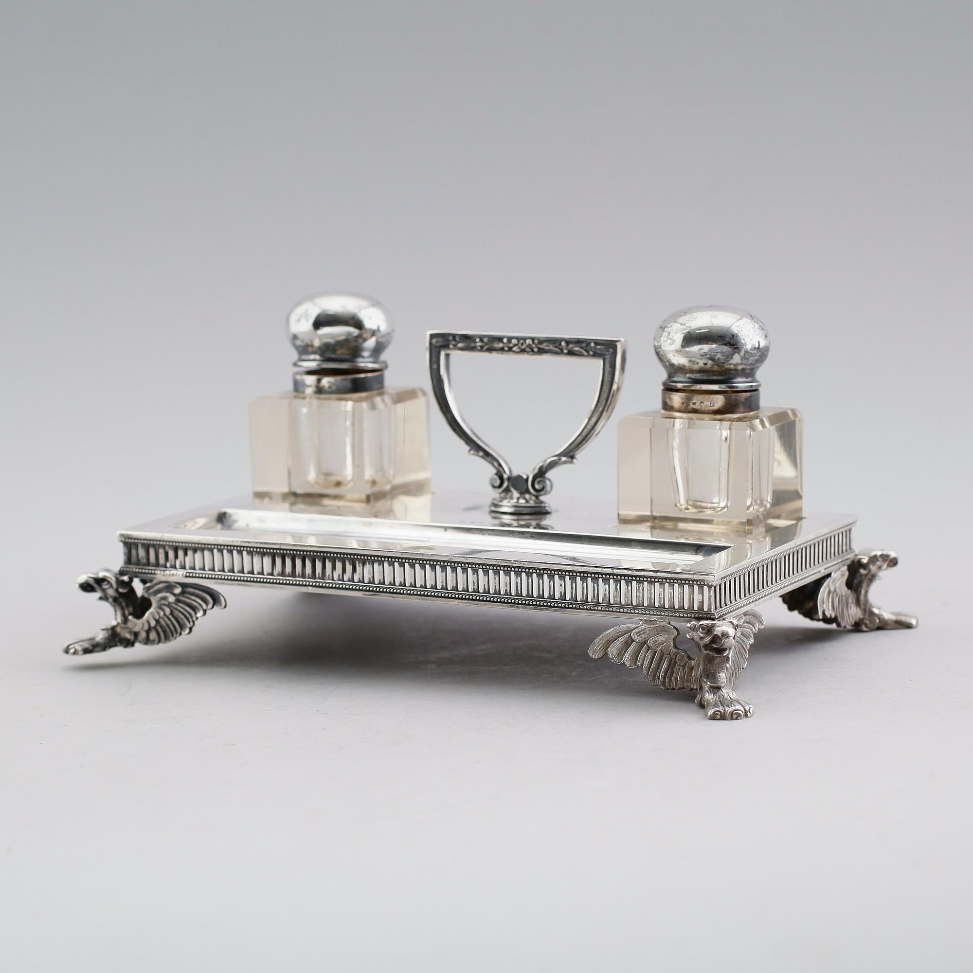 BLÄCKSTÄLL, silver, Stockholm 1905. Ställets vikt ca 609 gram.