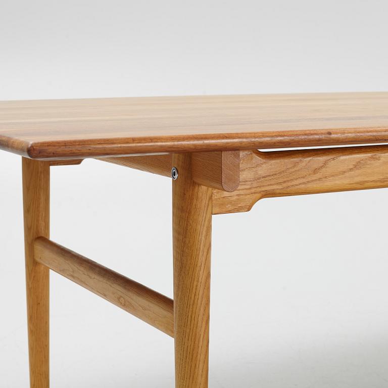 Hans J. Wegner, A 'CH-327' dining table for Carl Hansen & søn, Denmark.